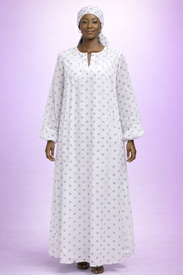 Robe longue blanche à pois
